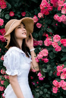 局长含着娇妻的两个高耸蘑菇影视